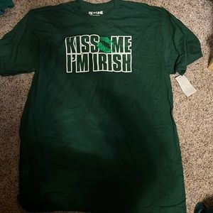 NWT. KISS me I’m Irish. Tee. XL dark green